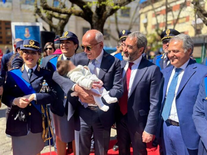 festa polizia con la piccola Sofia a Cosenza