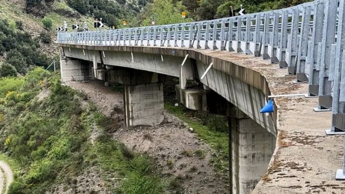 lavori strada sila mare