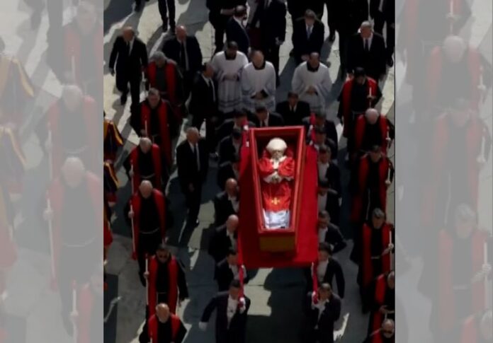 processione papa francesco
