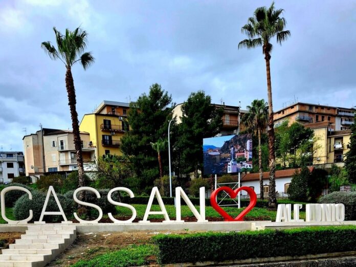 scritta cassano ionio giorno