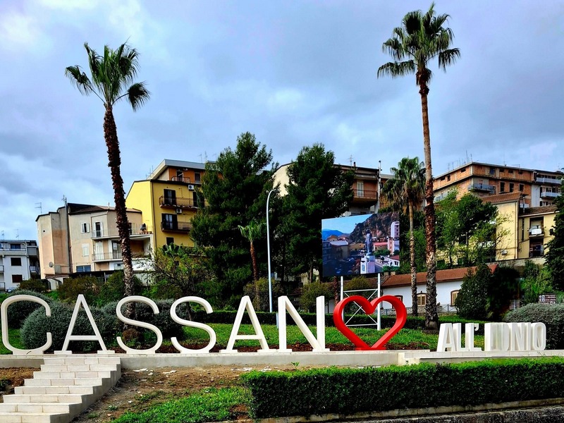 scritta cassano ionio giorno