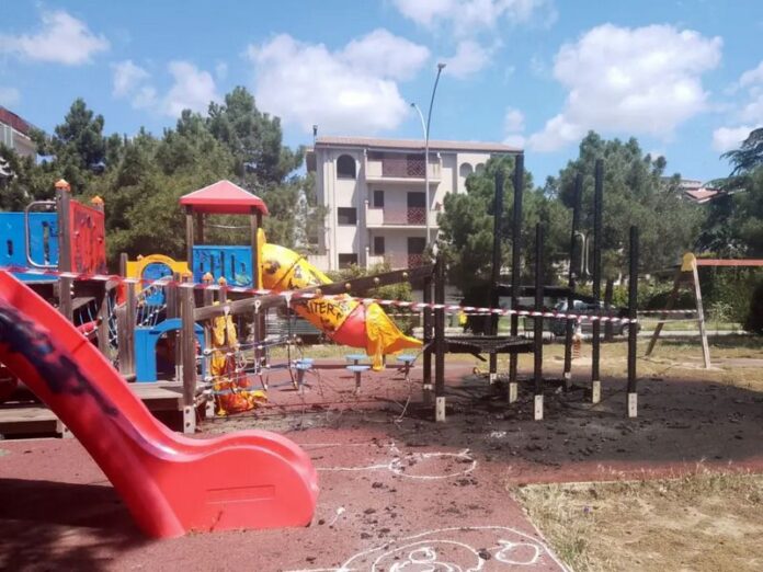 Marina di Gioiosa parco giochi distrutto