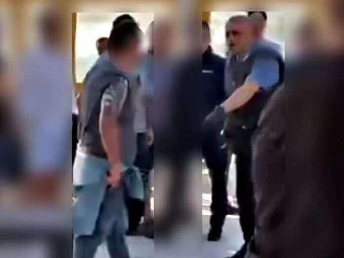 amantea uomo armato di coltello