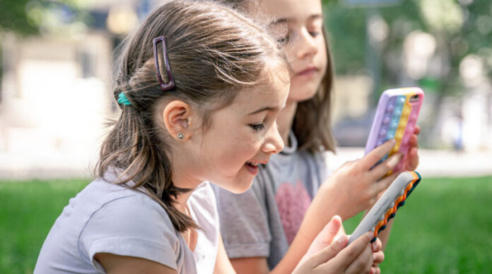 bambini minori cellulare