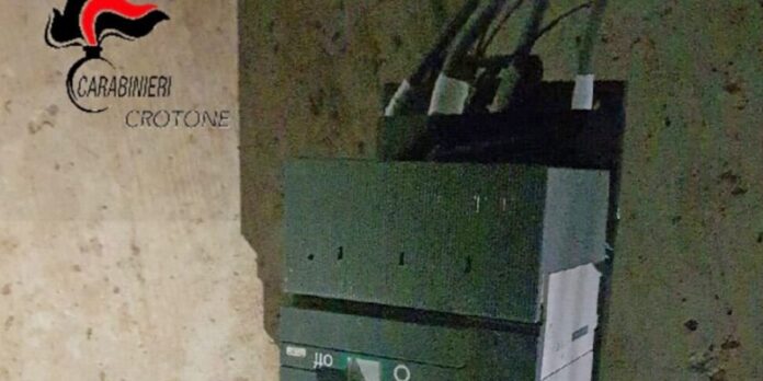 furto energia elettrica cotronei