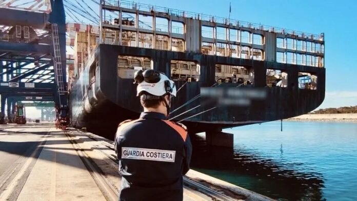 nave porto gioia tauro guardia costiera