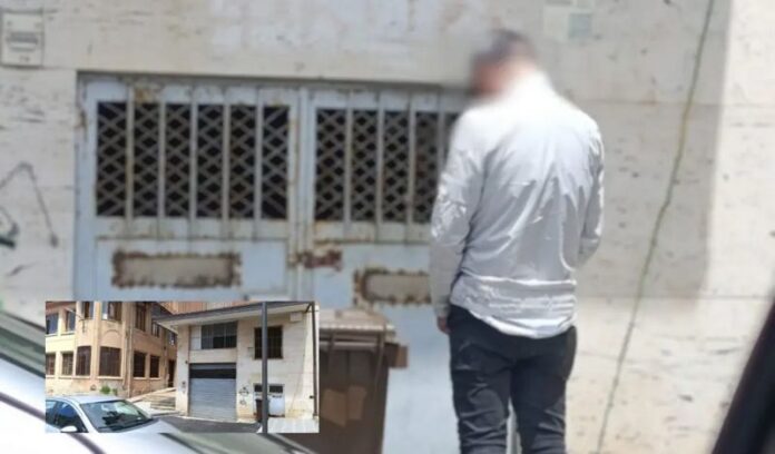 uomo urina davnti scuola vibo