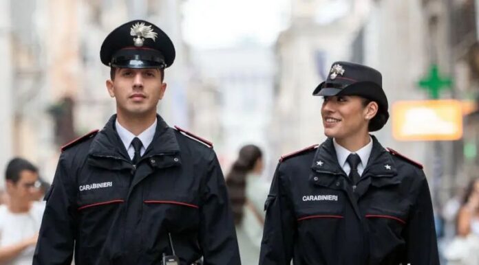 Carabinieri uomo e donna divisa concorso
