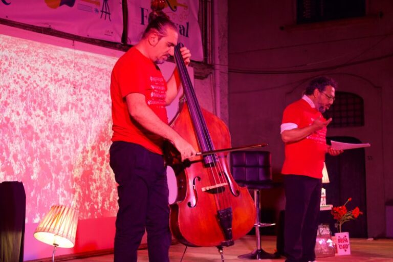 Cerisano apre il sipario sull’anteprima della 31ª edizione del Festival delle Serre con “Bella Ciao – Genesi e trasformazione di un mito”