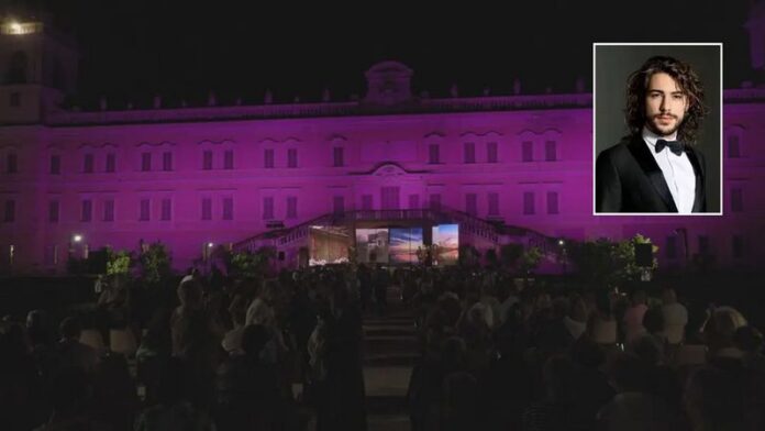 La Reggia di Colorno, nel riquadro il tenore calabrese Lorenzo Papasodero