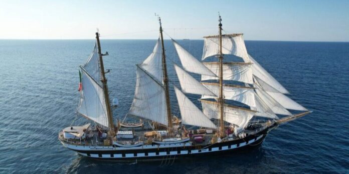 Nave Palinuro della Marina Militare