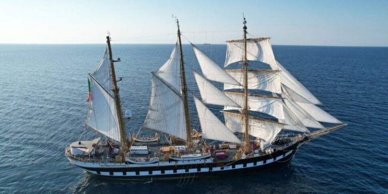 Nave Palinuro della Marina Militare
