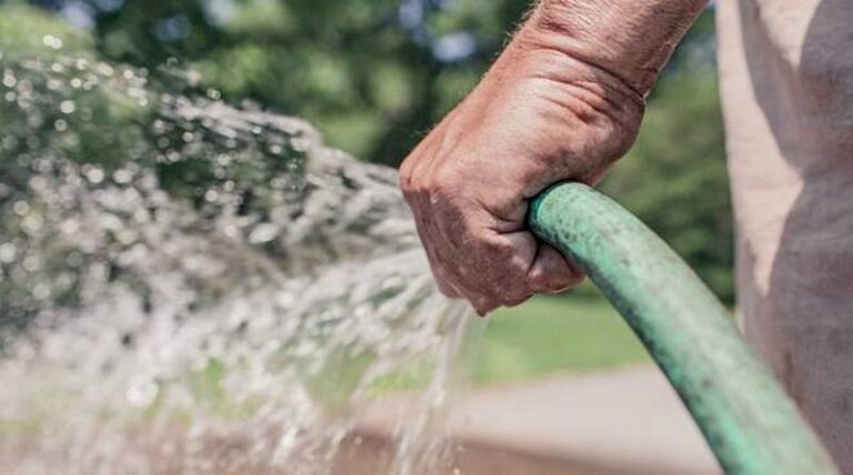 acqua innaffiamento giardino