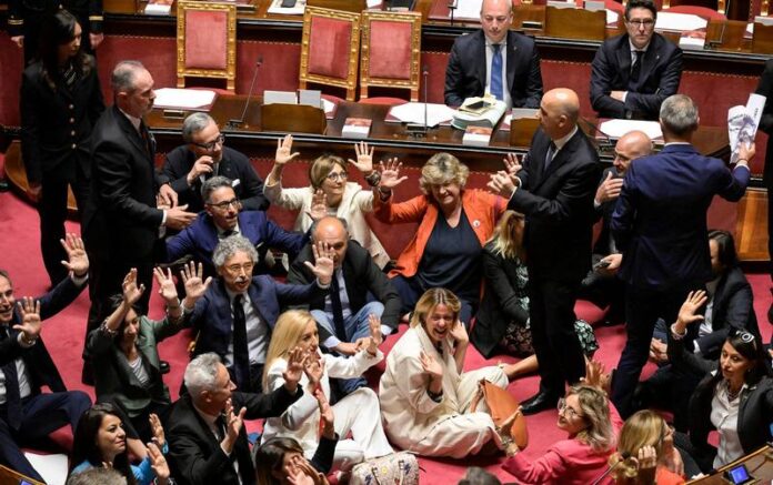 dl sicurezza protesta in aula