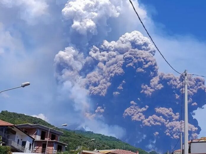 etna eruzione esplosioni_giugno 2025
