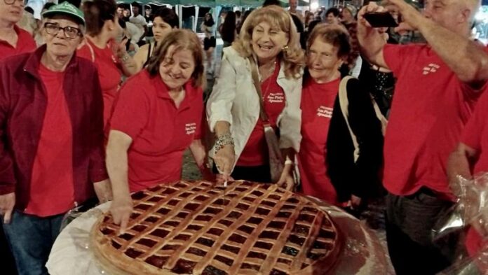 mega crostata ciliegie san pietro apostolo