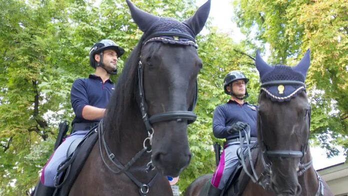 polizia a cavallo