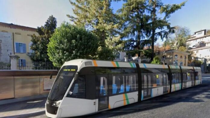 tram hitachi
