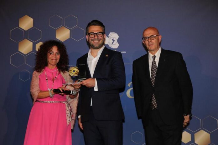 F.TO CONSEGNA DEL PREMIO- ARCUIR - CROCCO - NAPOLI
