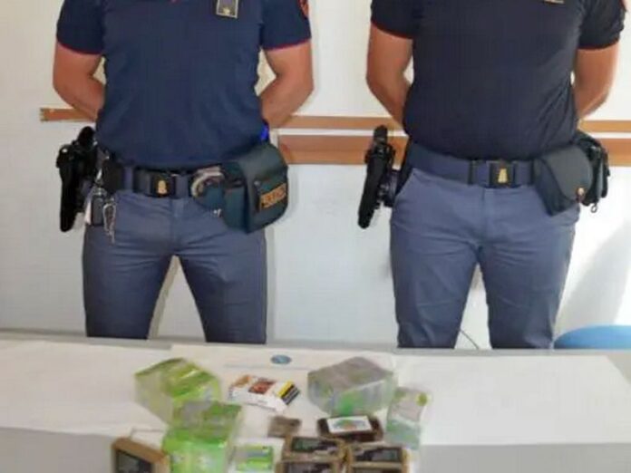 Polizia Crotone sequestro hashish
