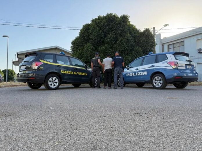 Polizia e Finanza Crotone arresto scafista
