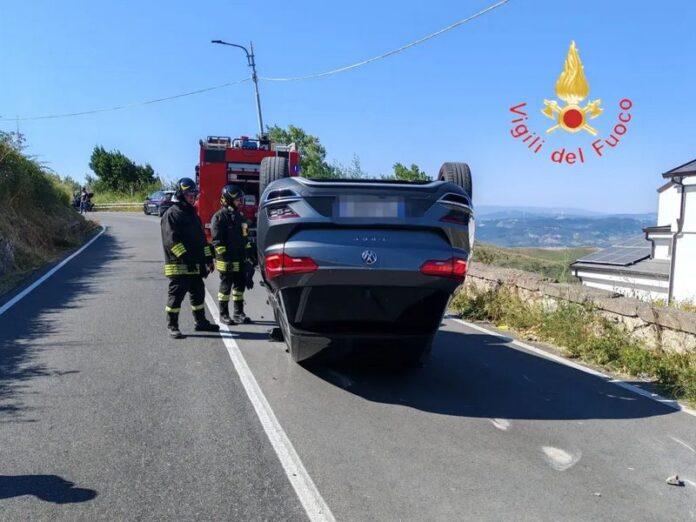 auto ribaltata catanzaro
