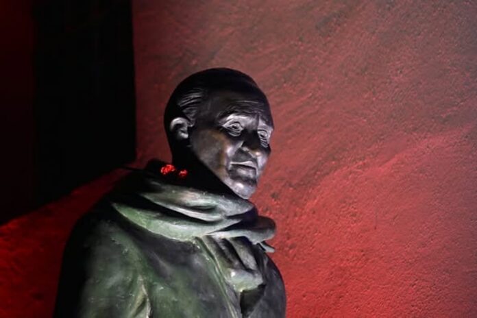 giacomo mancini statua