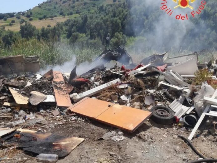incendio discarica catanzaro