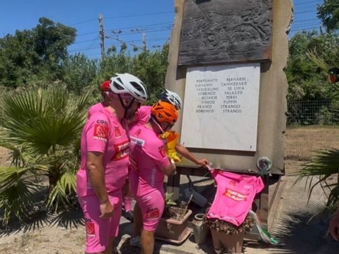 omaggio agli otto ciclisti morti di Lamezia Terme