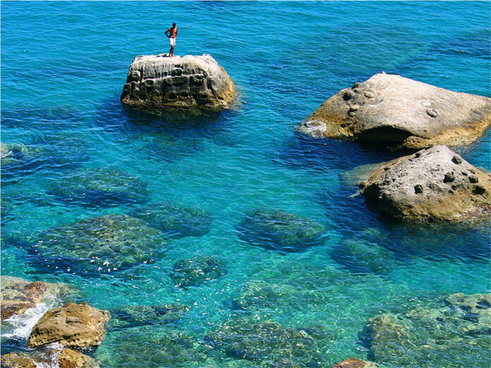Capo Bruzzano, Veduta su Mare e Scogliera