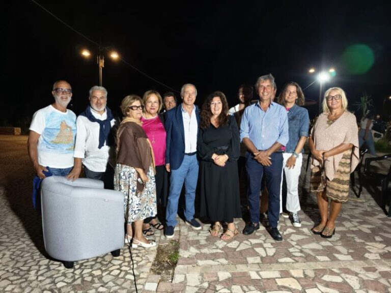 Briatico si emoziona con Domenico Nardo: poesia, pensiero e silenzio in riva al mare