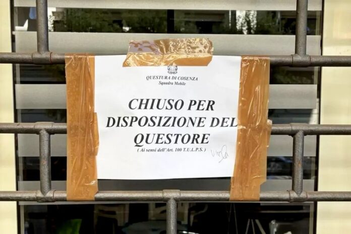 Polizia Cosenza chiuso locale