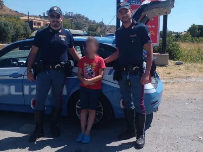 Polizia Crotone bambino foto