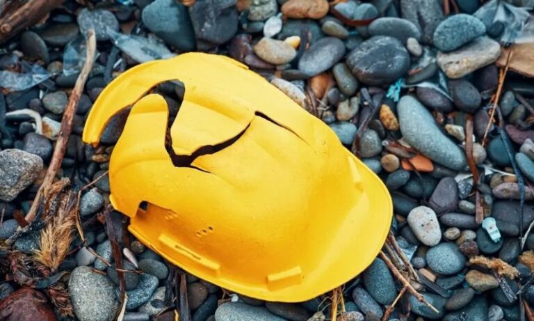 incidente lavoro_casco rotto