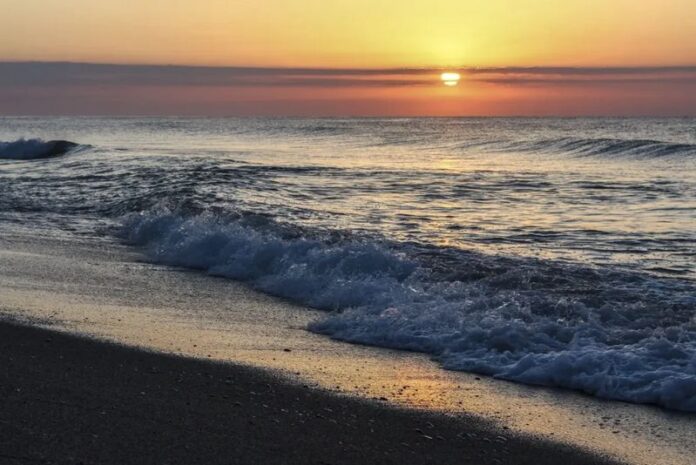 mare spiaggia tramonto