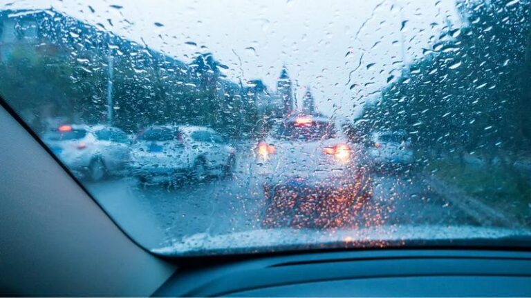 pioggia temporali traffico