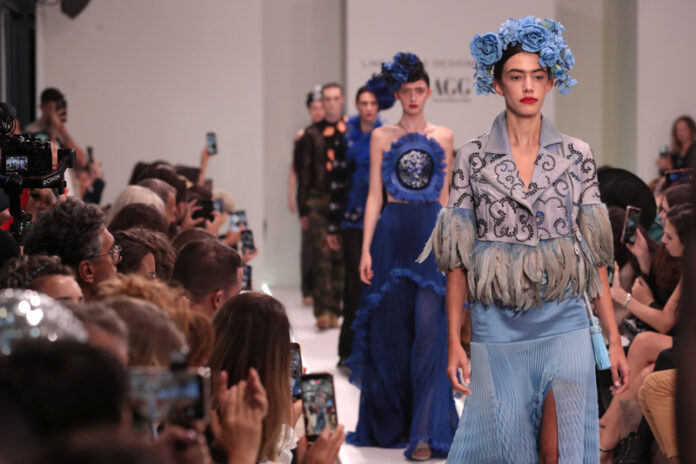 Anton Giulio Grande trionfa alla Milano Fashion Week