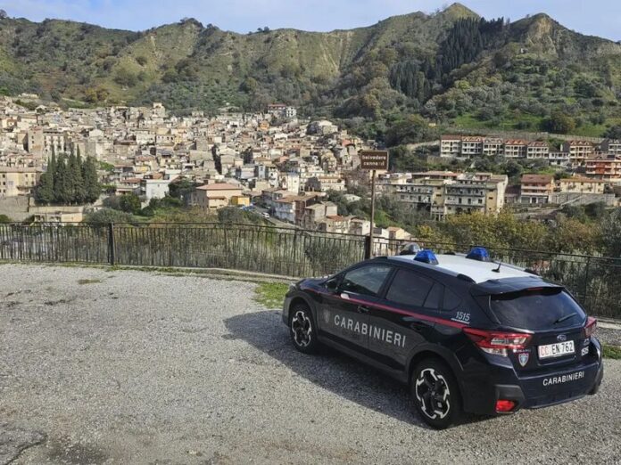 Carabinieri Reggio Calabria auto con panorama