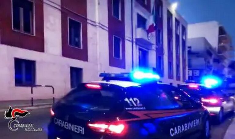 Carabinieri Reggio Calabria auto notte