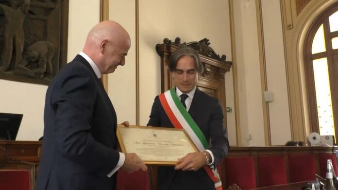 cittadinanza onoraria reggio a Infantino