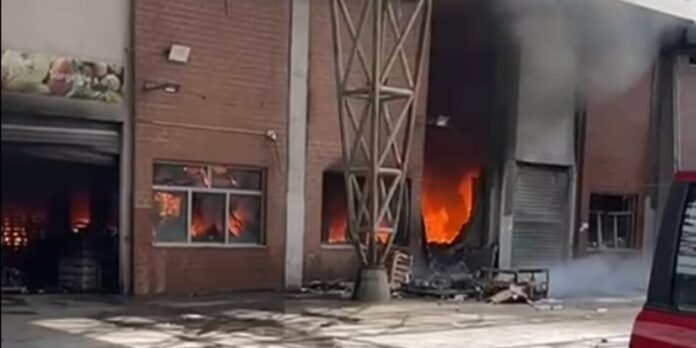 incendio al centro agroalimentare di Mortara