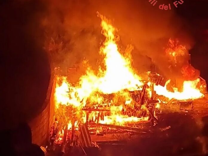 incendio sellia marina