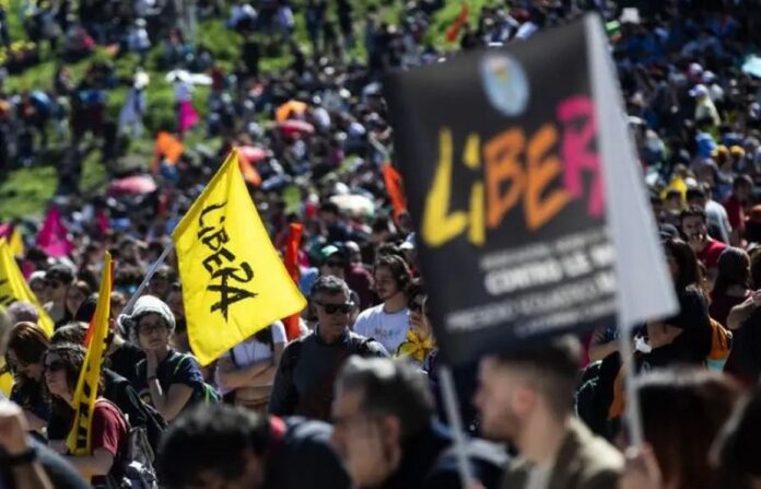 manifestazione libera