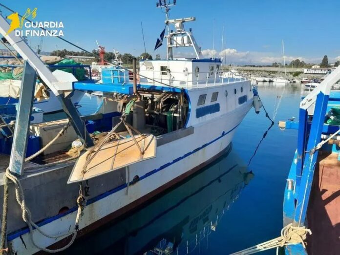 reggioo sequestro natante narcotrafficante