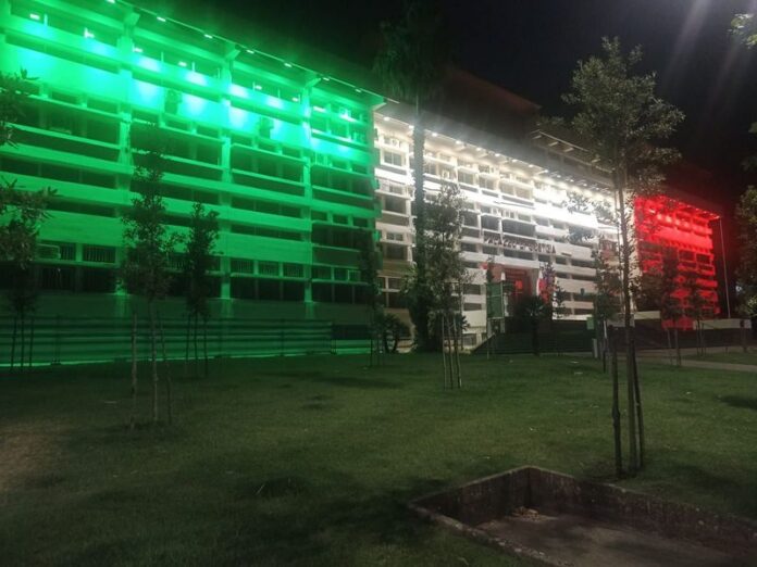 tribunale cosenza illuminato tricolore