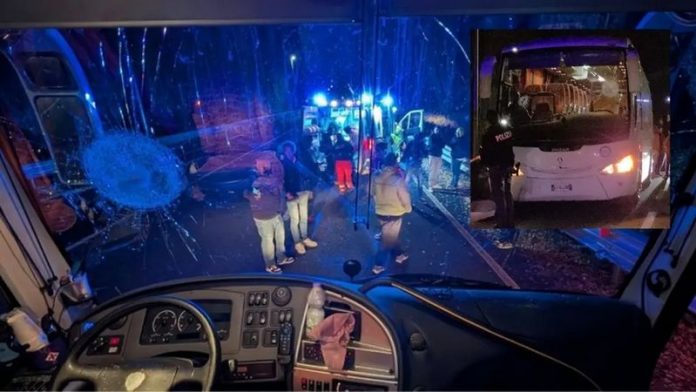 Il pullman dei tifosi del Rieti assaltato con sassi e pietre