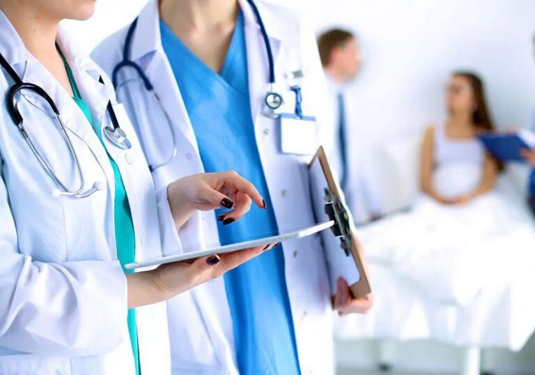 medici paziente ospedale