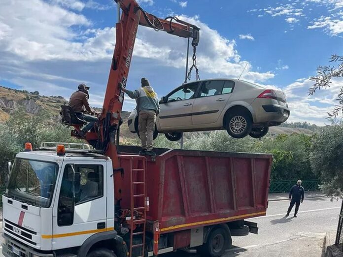 rimozione auto abbandonate cassano