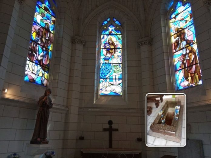 san francesco paola tomba francia