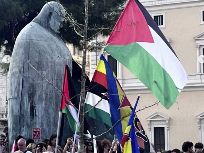 statua papa giovanni vandalizzata